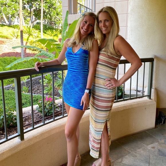 Meet your Poshers, Elizabeth & Sydney - Picture 1 of 1